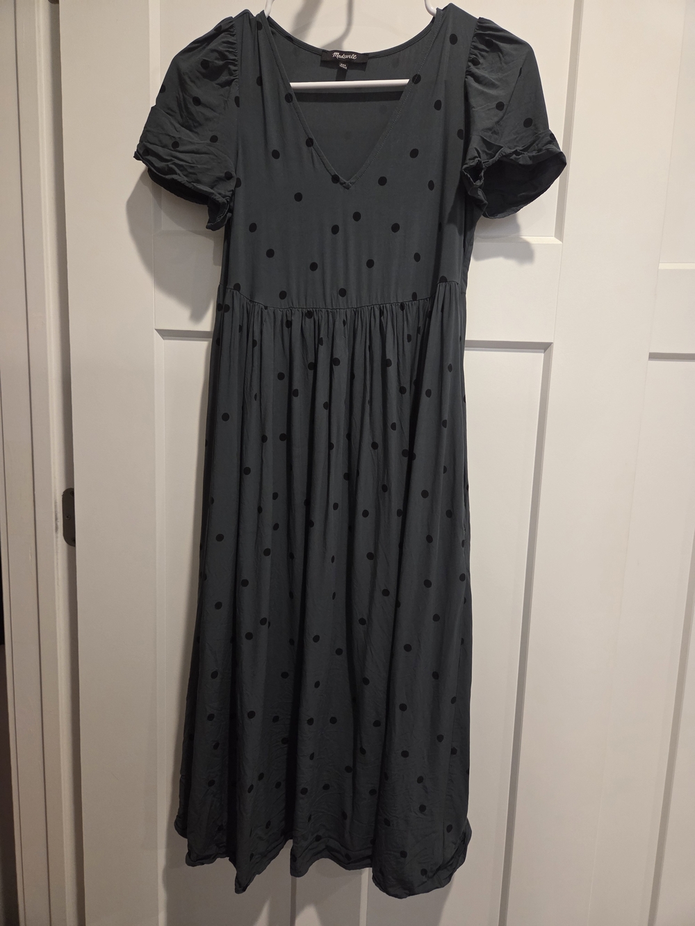 Madewell Puff- Sleeve V-Neck Midi Dress In Tossed Dot